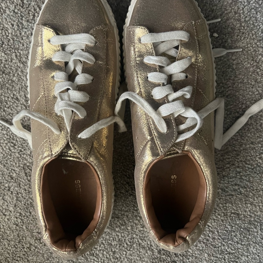 Cute Express Brand Sparkly Gold Shoes:)